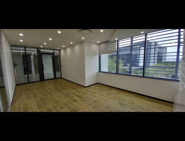 350M² OFFICE TO LET IN BRYANSTON